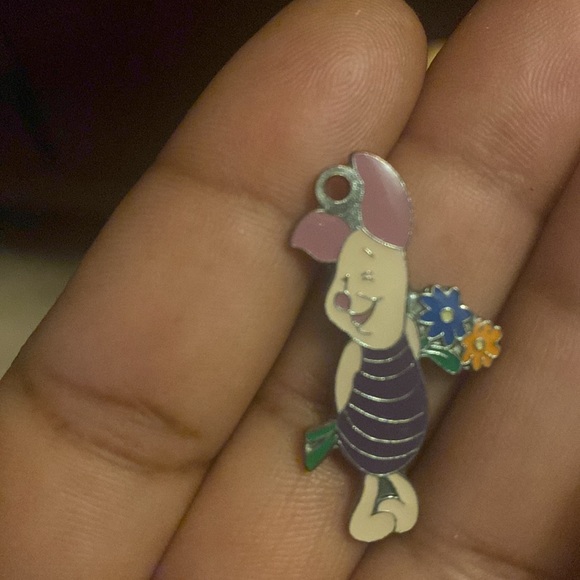 Piglet charm with flowers (Winnie the Pooh) - Picture 4 of 4